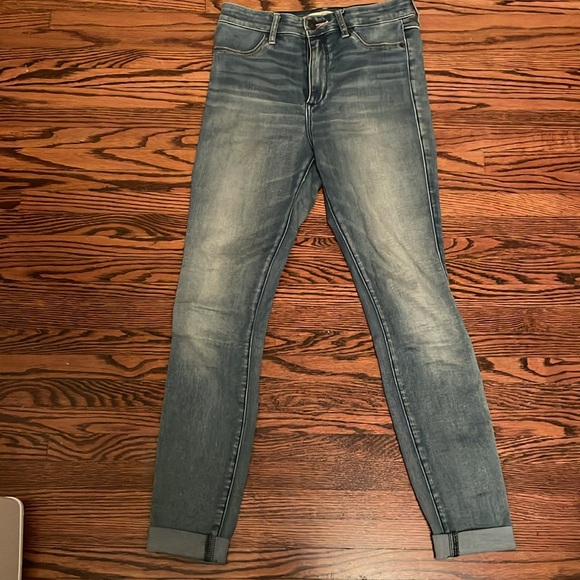 Womens Abercrombie &Fitch size 2R stretchy jeans.Skinny leg. W-26, L-29 highrise - Picture 2 of 9